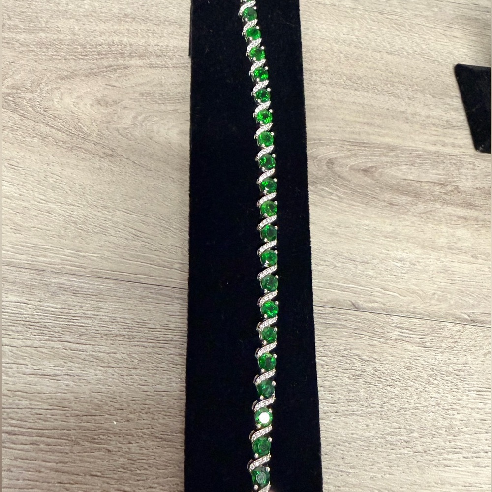Elegant Green and Sterling Silver Bracelet .925 7”